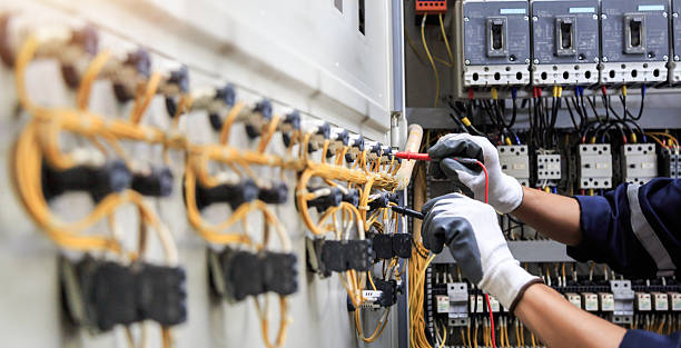 Professional Electrician technician working in Wellman, IA